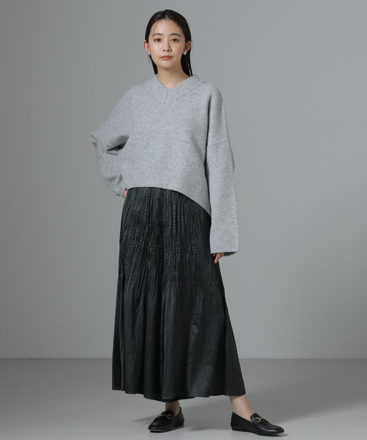 消しプリーツサテンワイドパンツ 6734227320