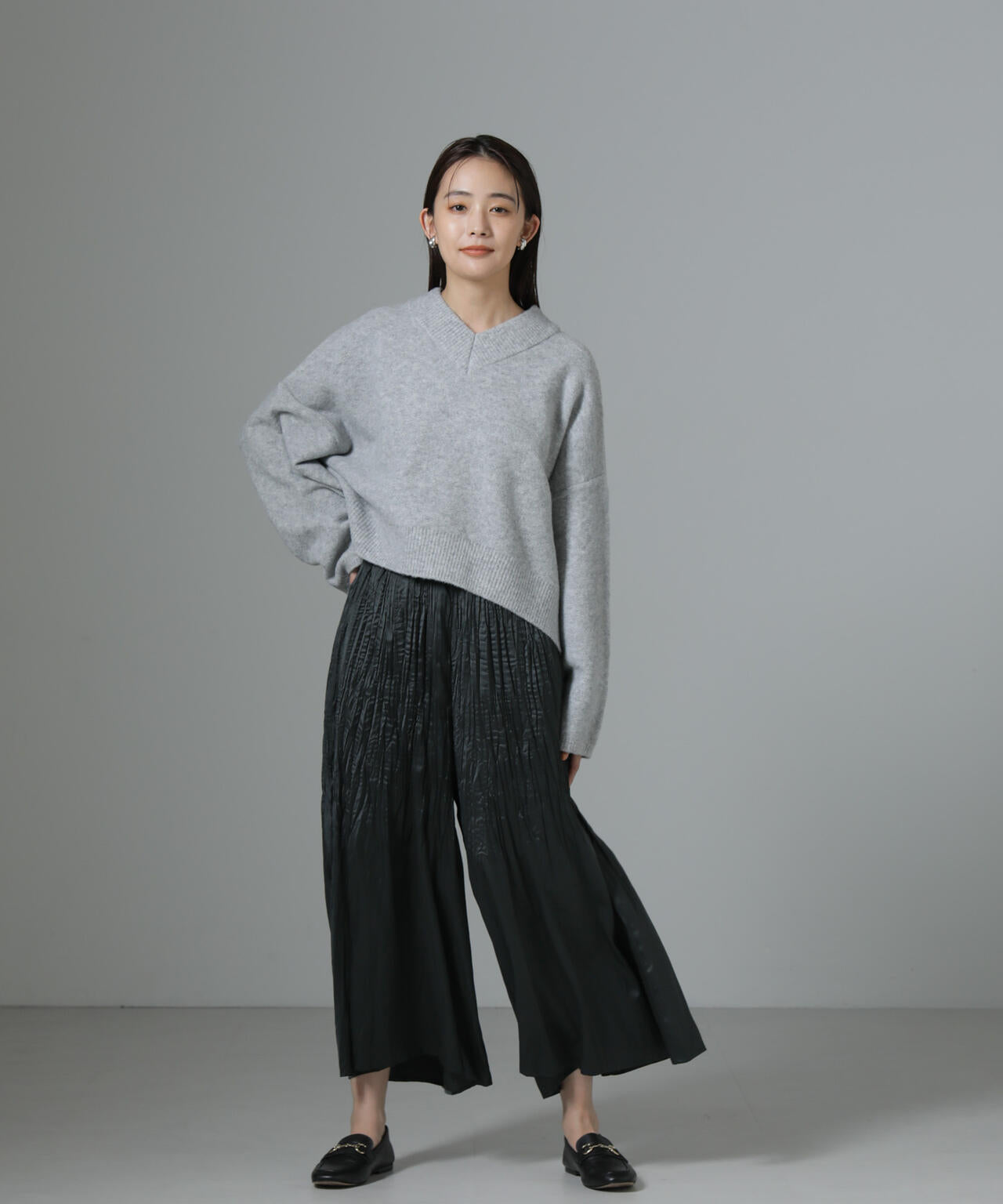 消しプリーツサテンワイドパンツ 6734227320