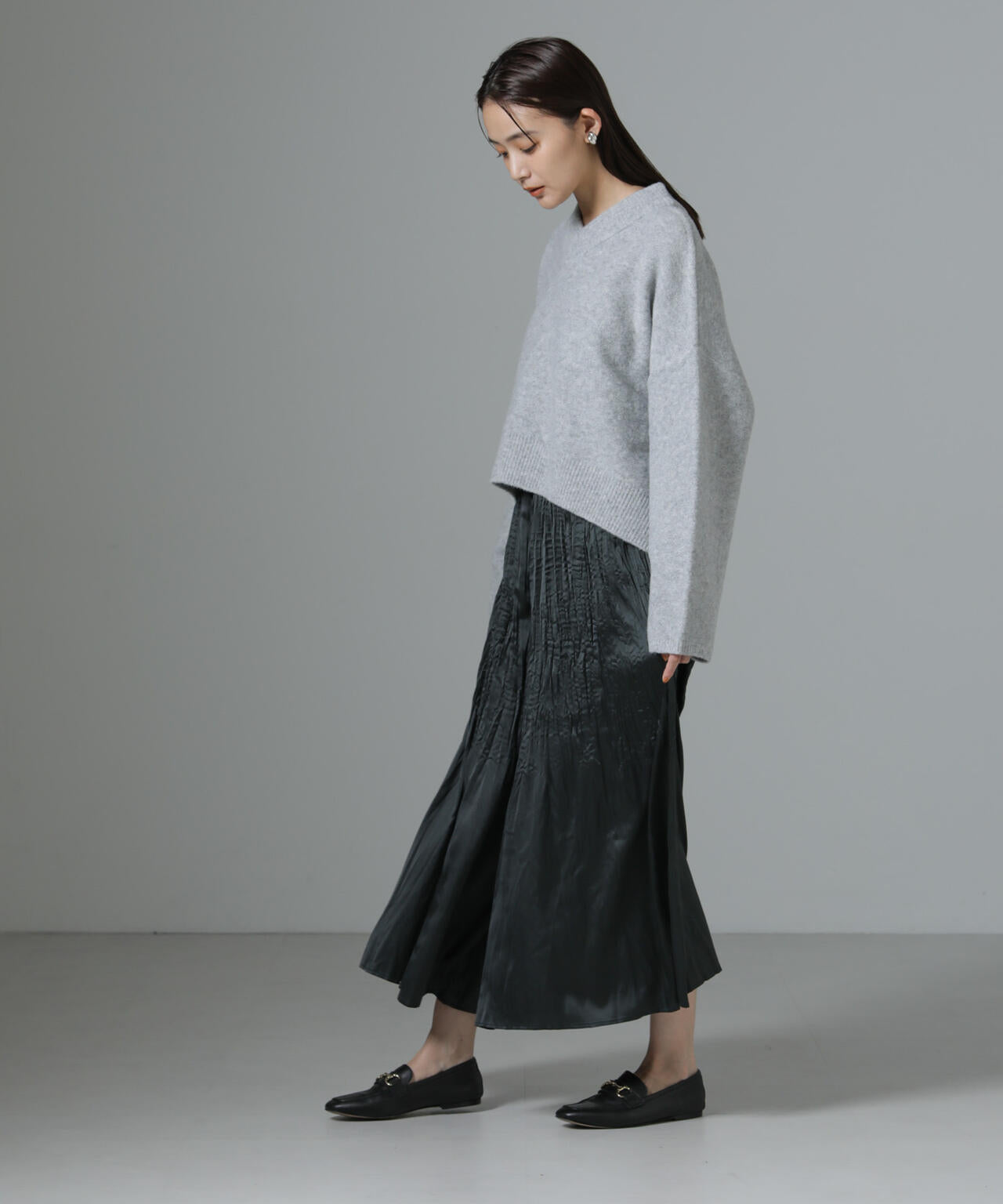 消しプリーツサテンワイドパンツ 6734227320