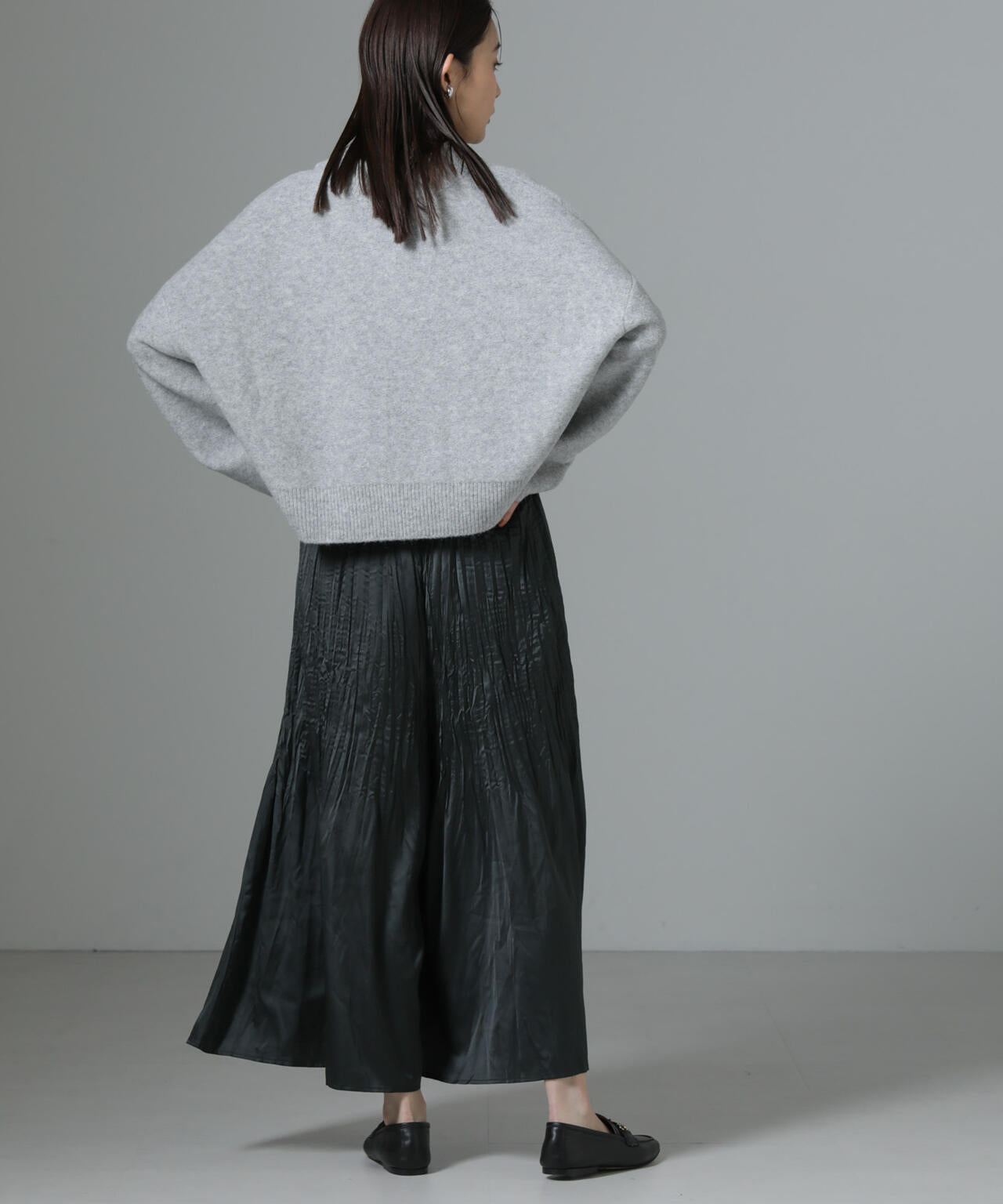 消しプリーツサテンワイドパンツ 6734227320