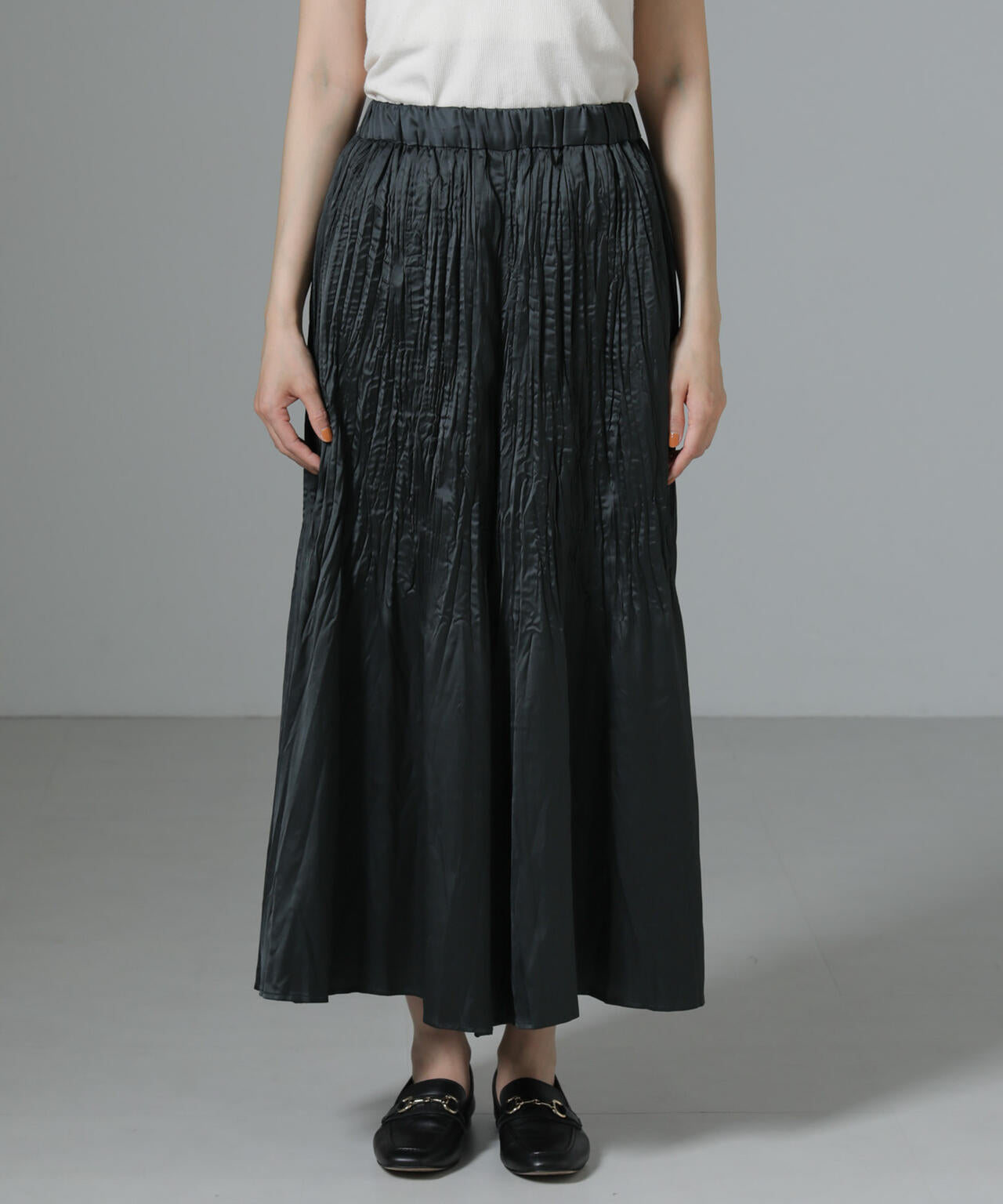 消しプリーツサテンワイドパンツ 6734227320