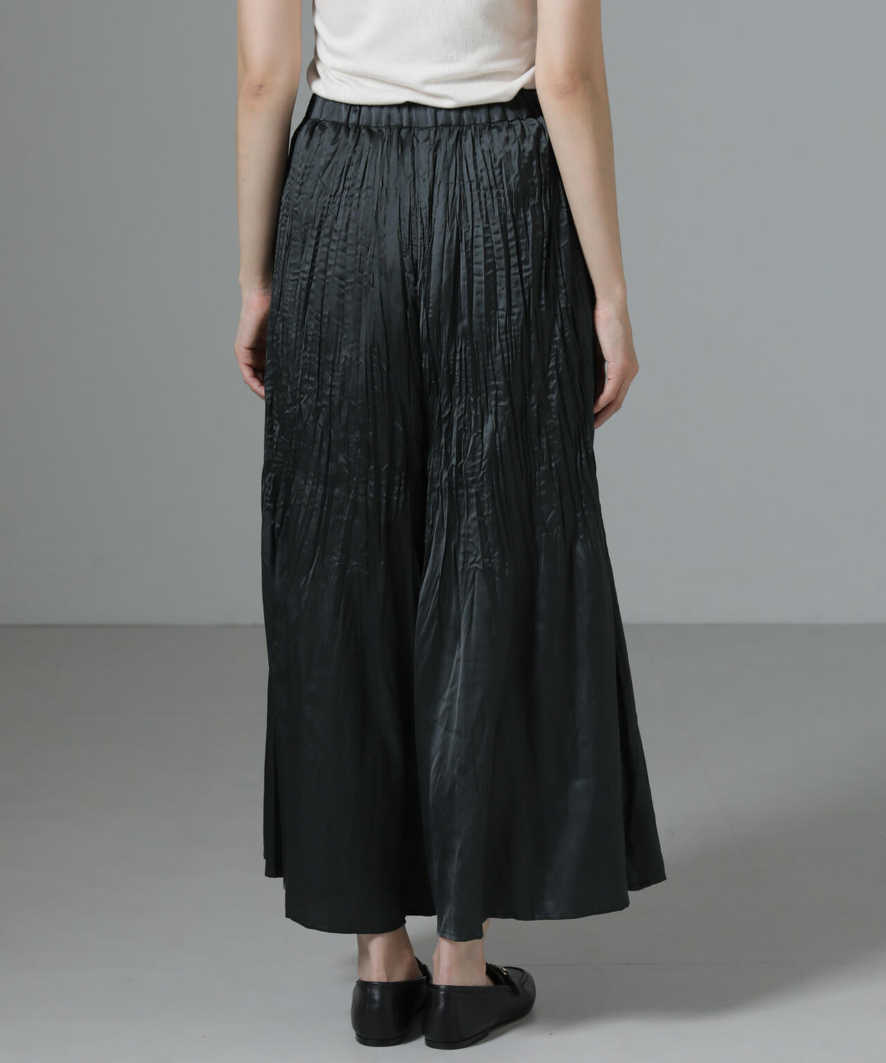 消しプリーツサテンワイドパンツ 6734227320