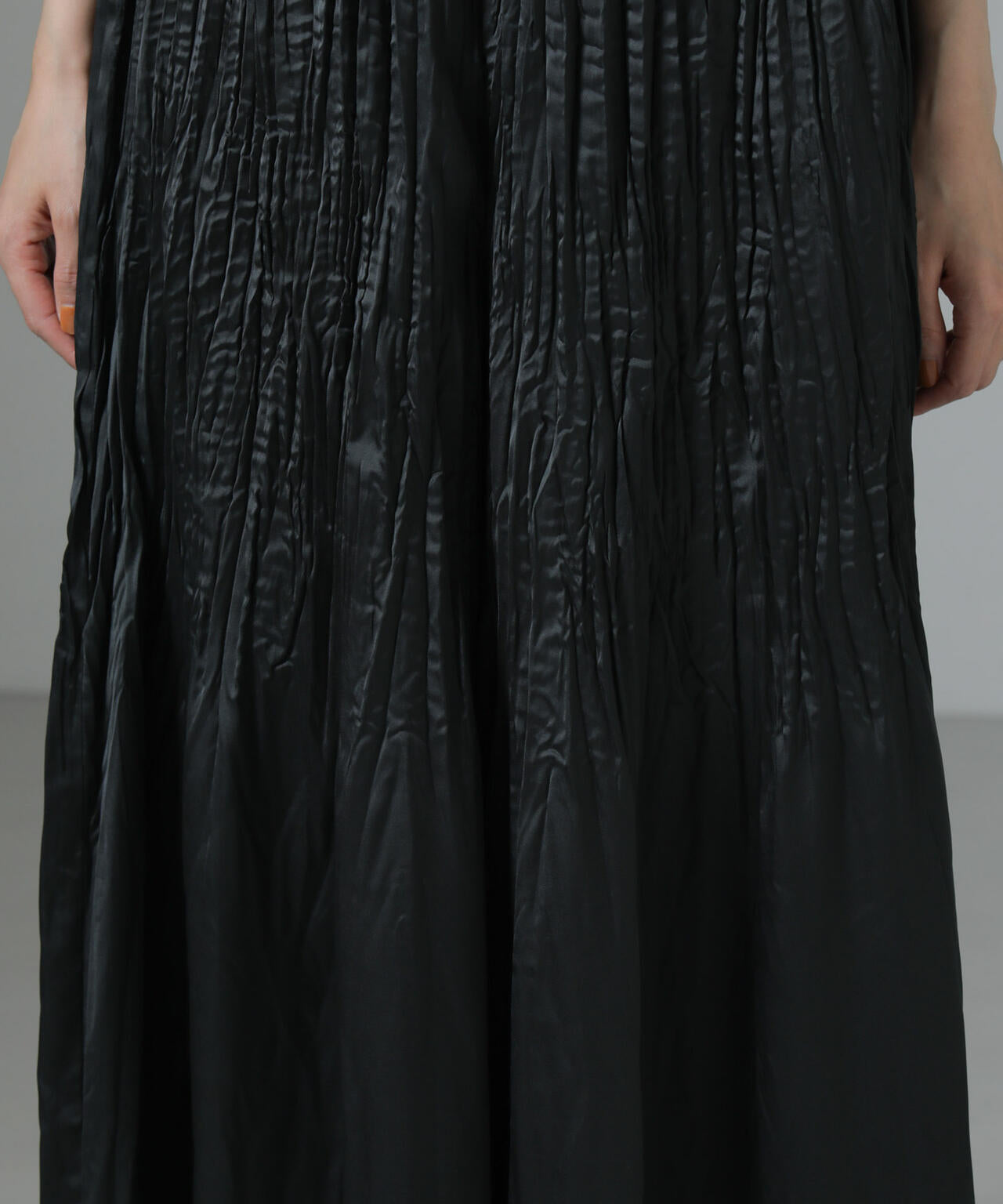 消しプリーツサテンワイドパンツ 6734227320