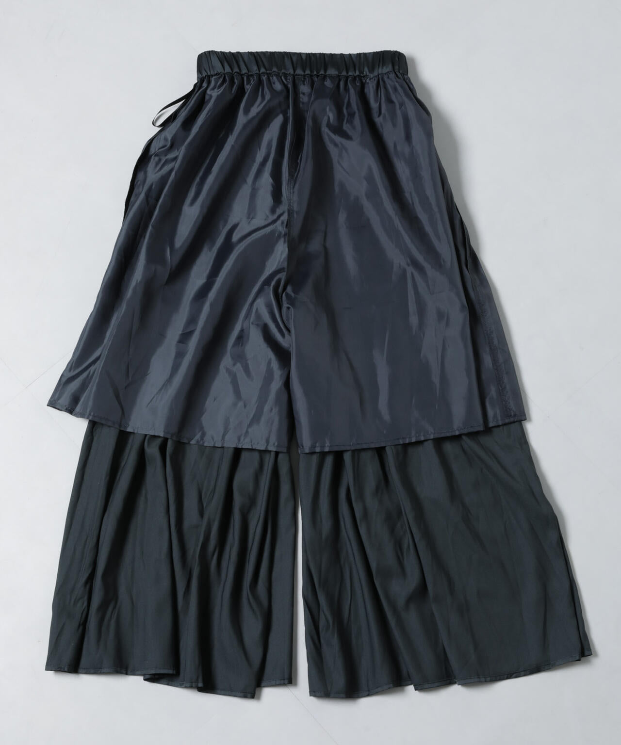 消しプリーツサテンワイドパンツ 6734227320