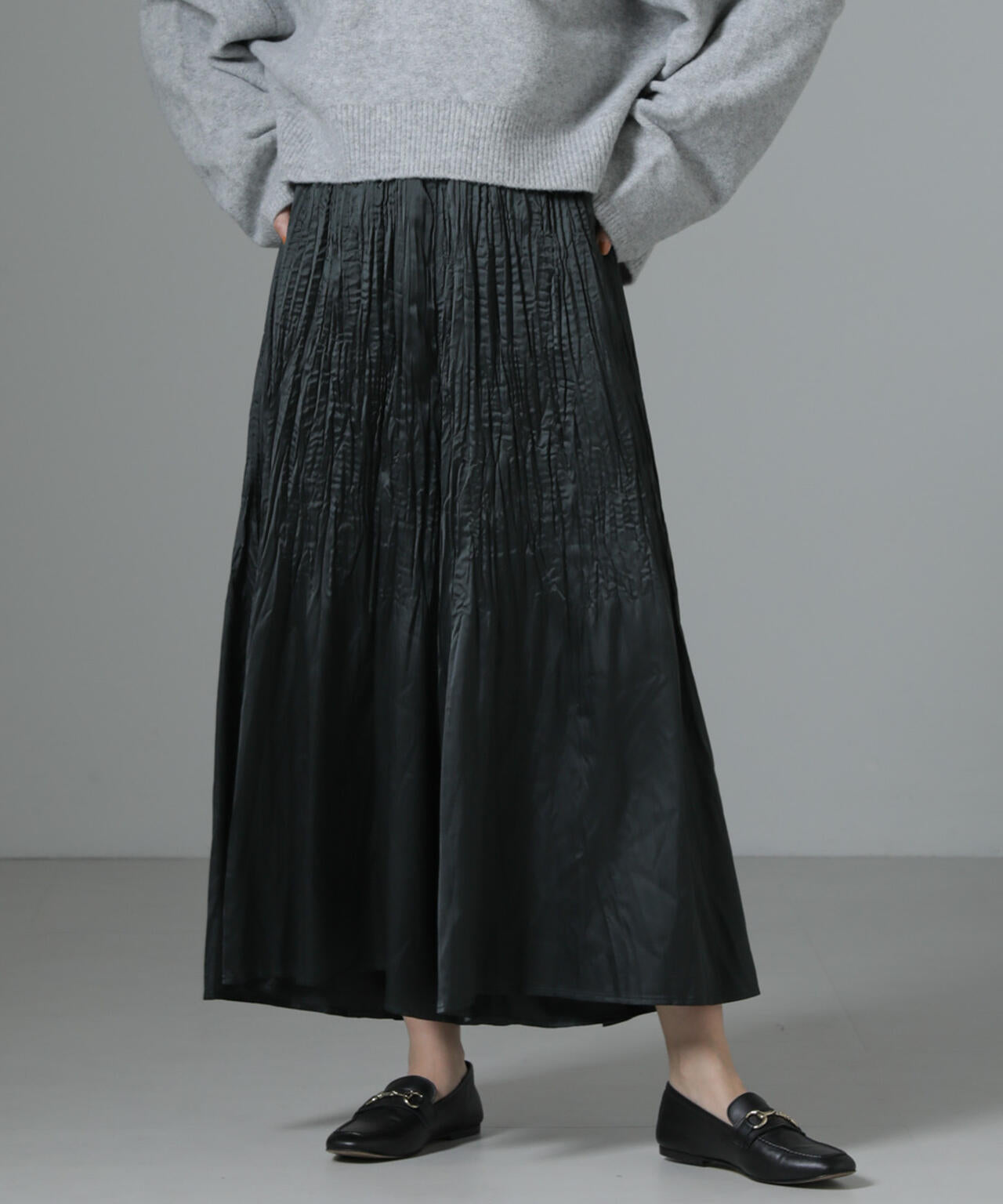 消しプリーツサテンワイドパンツ 6734227320
