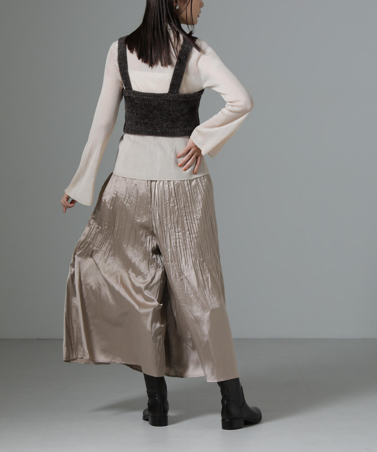 消しプリーツサテンワイドパンツ 6734227320