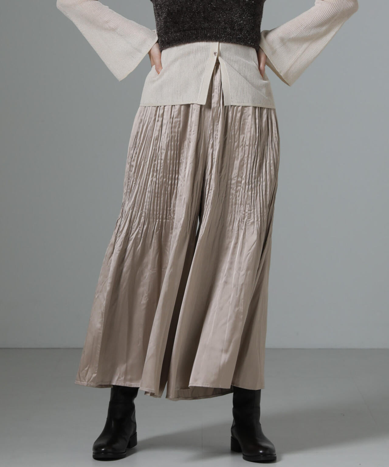 消しプリーツサテンワイドパンツ 6734227320