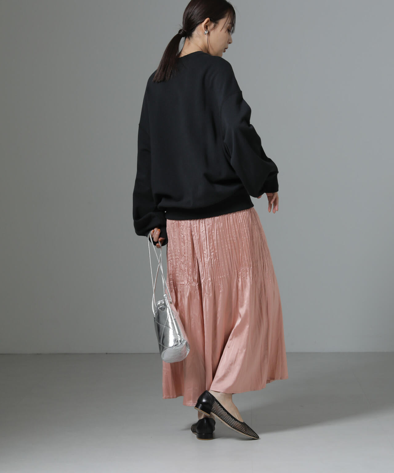 消しプリーツサテンワイドパンツ 6734227320