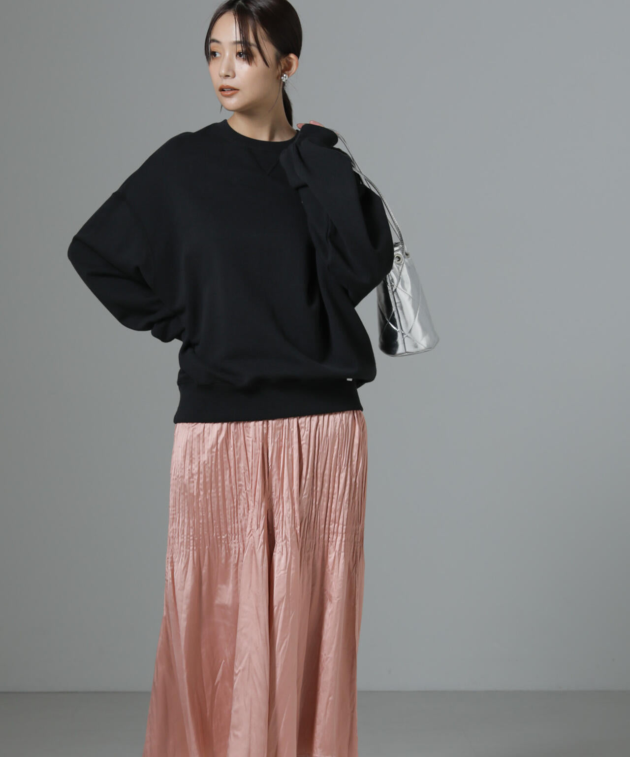 消しプリーツサテンワイドパンツ 6734227320