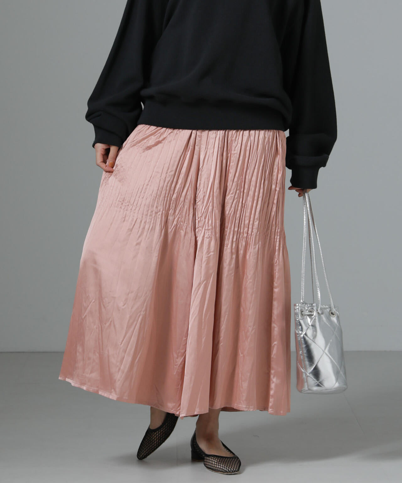 消しプリーツサテンワイドパンツ 6734227320