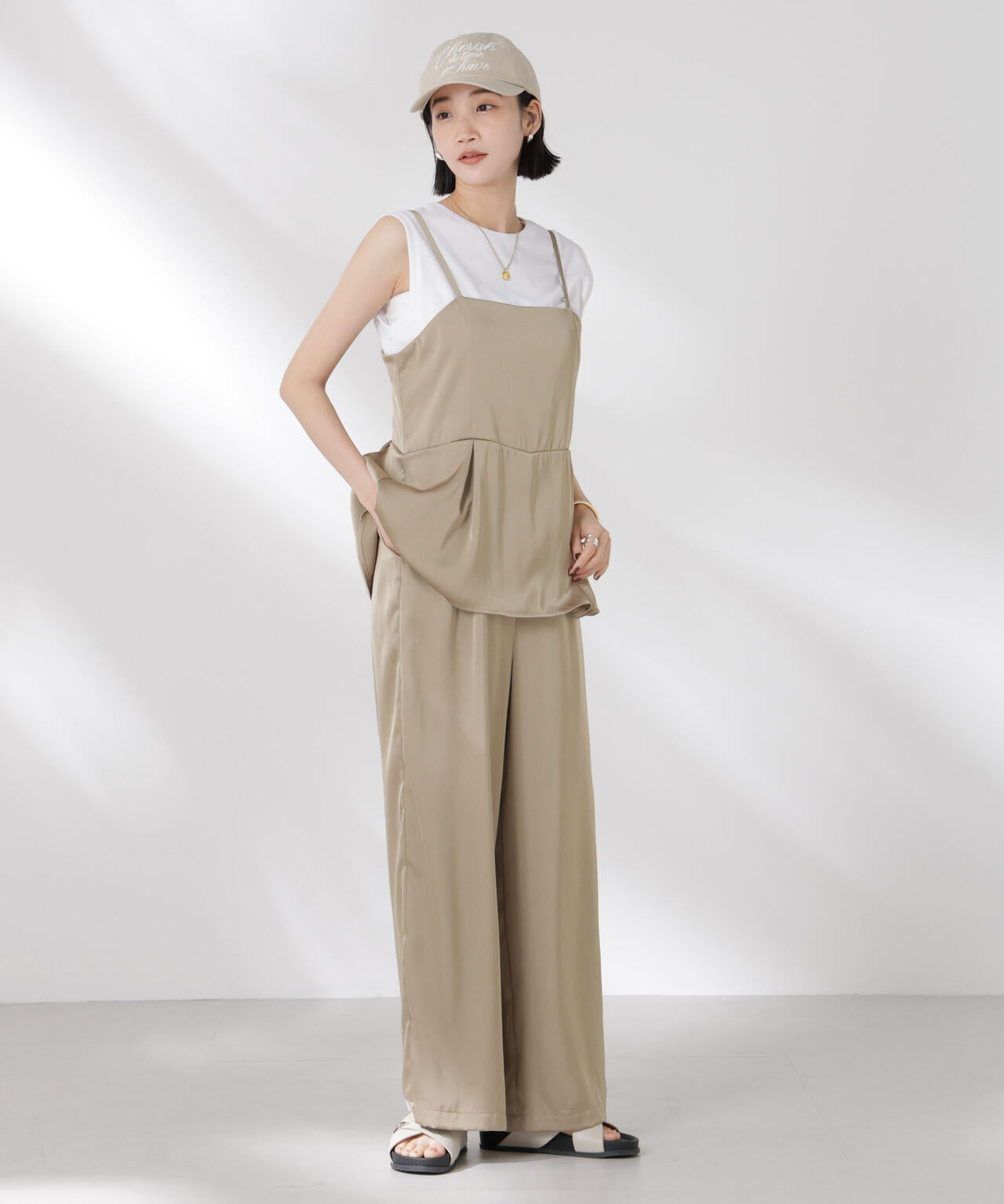 ペムラムディティールサテンキャミソールオールインワン 6735119337