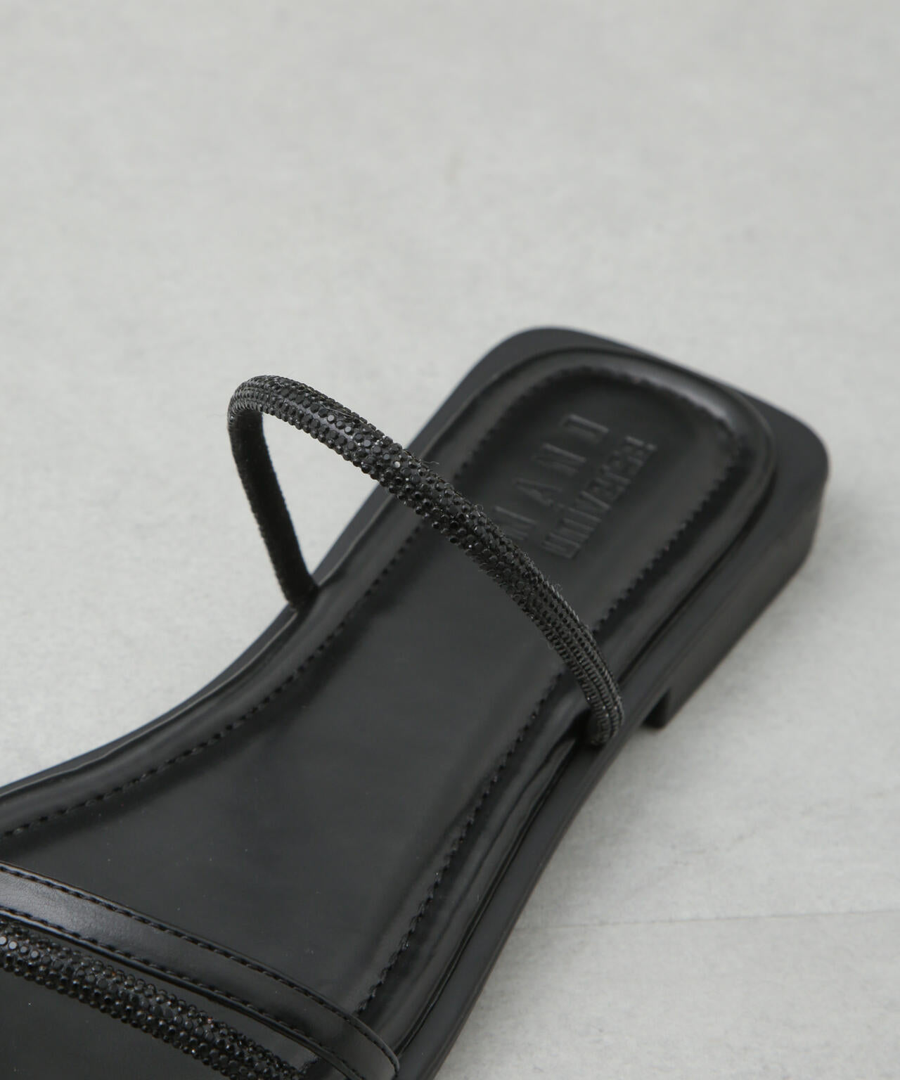 ラインストーン細ストラップサンダル 6735135303