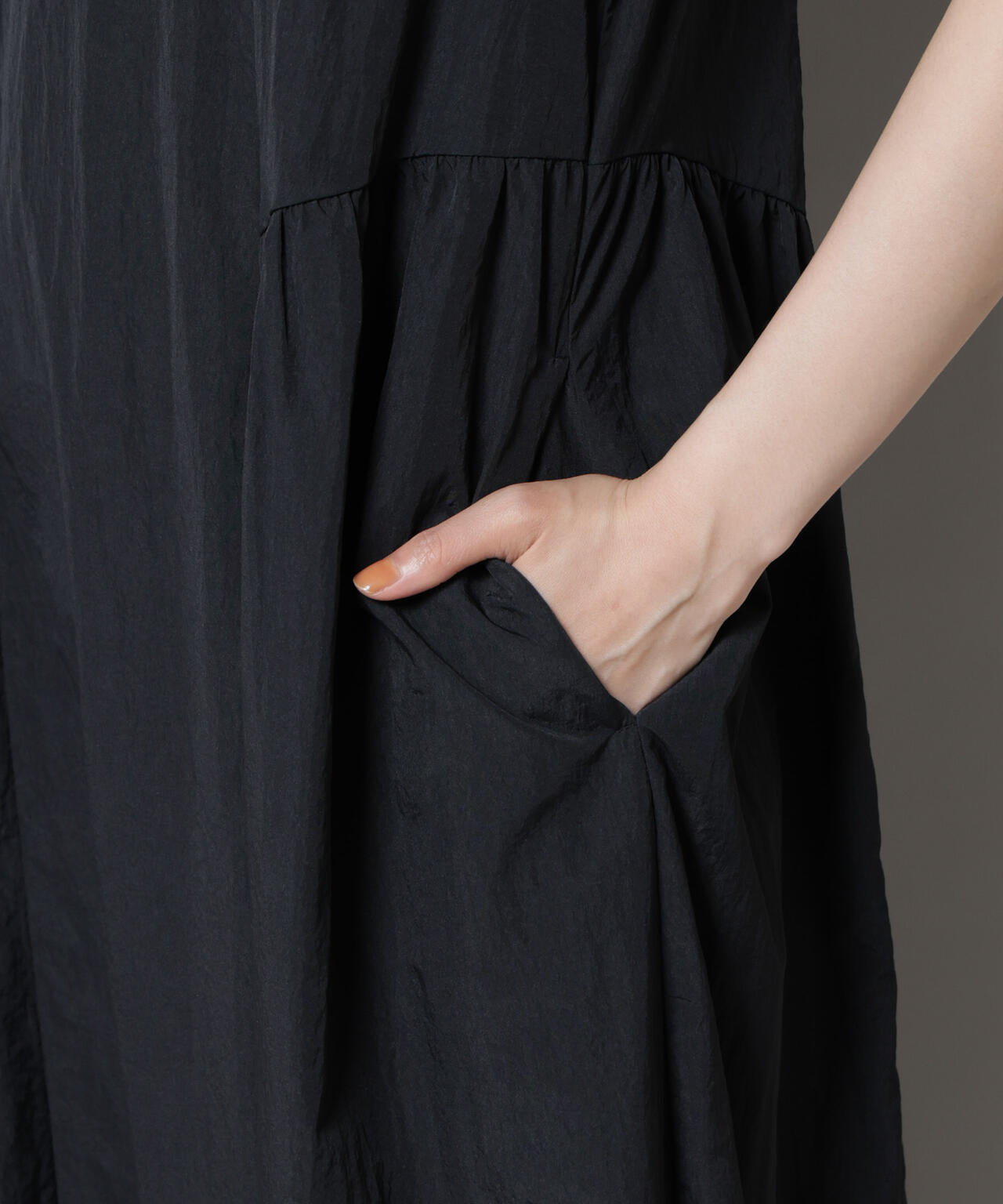 サイドギャザーナイロンワンピース 6735219311