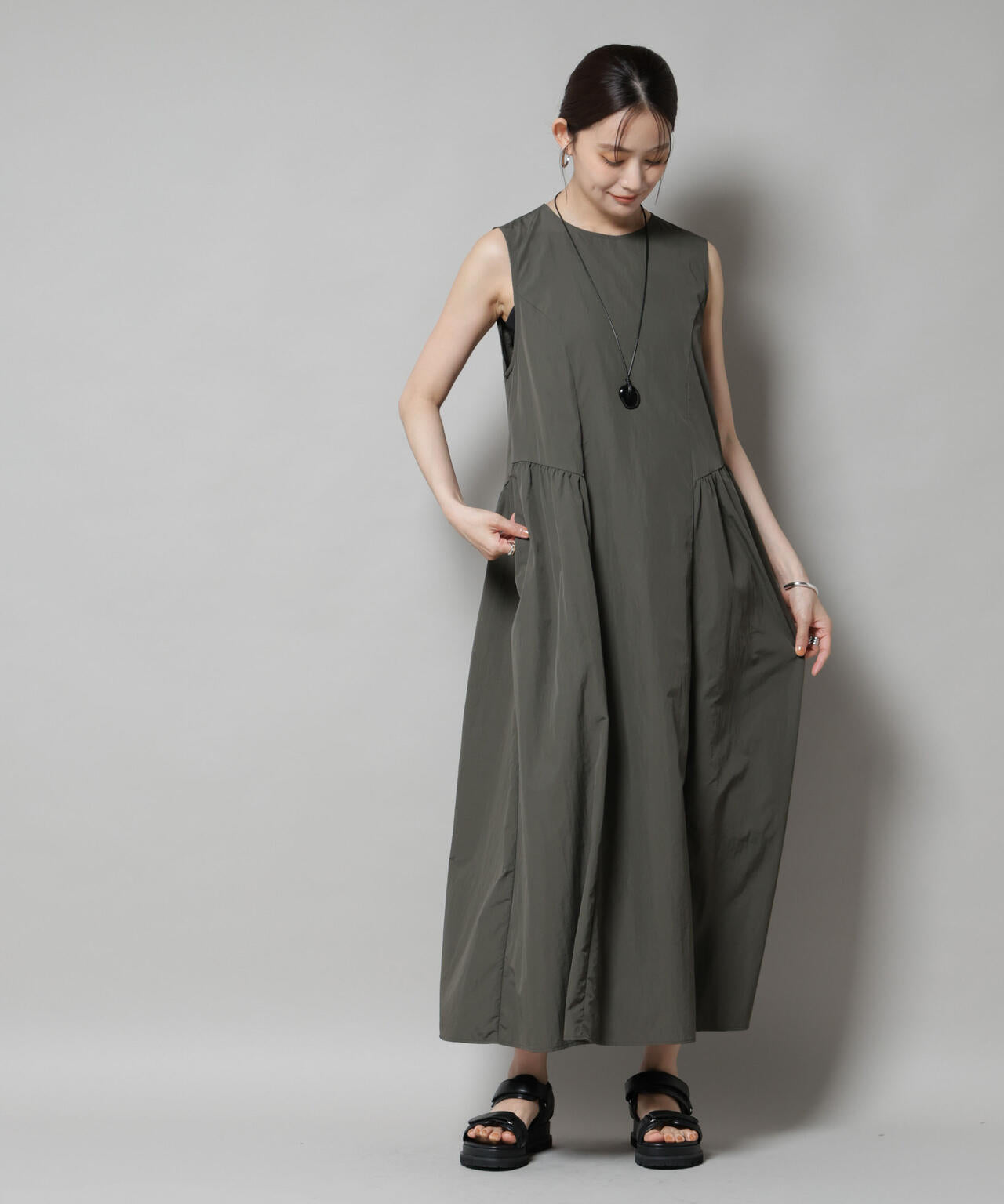 サイドギャザーナイロンワンピース 6735219311