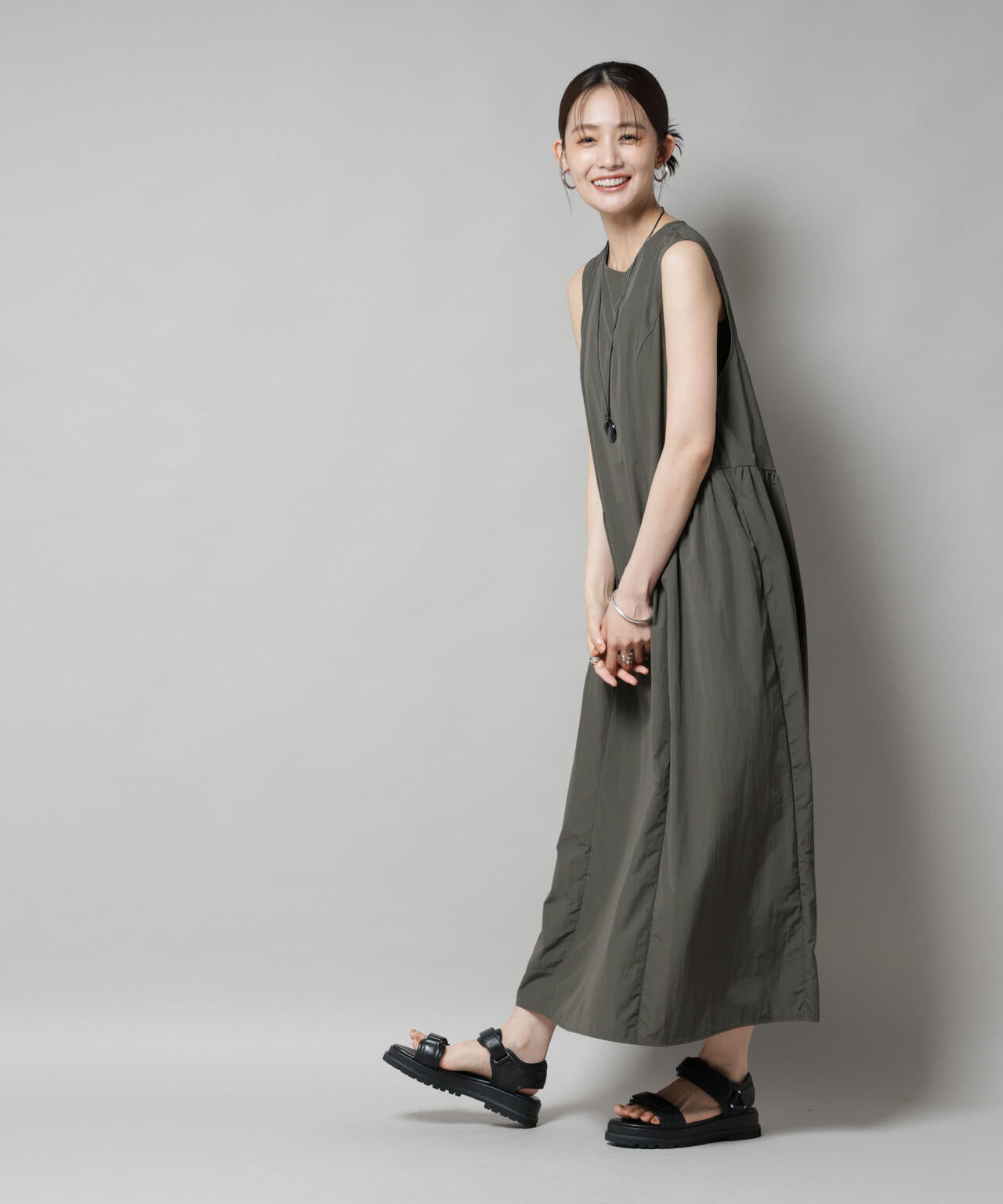 サイドギャザーナイロンワンピース 6735219311