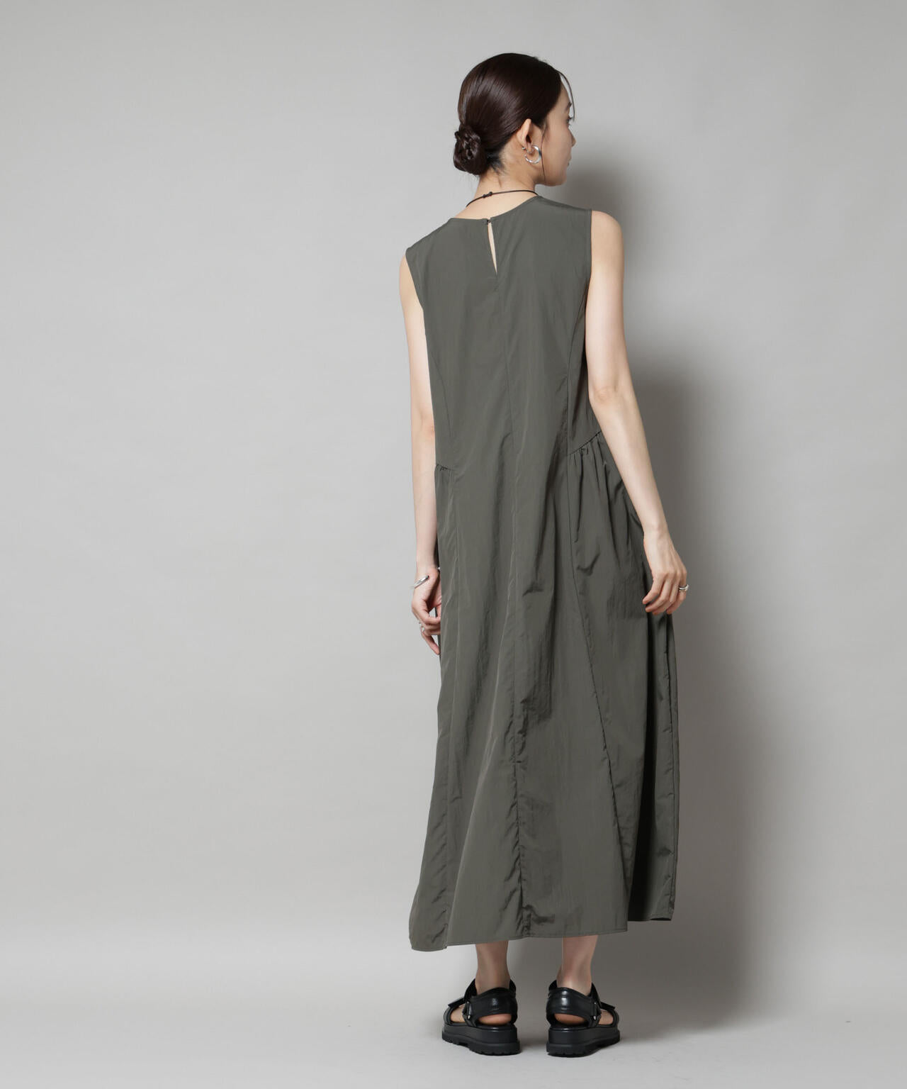 サイドギャザーナイロンワンピース 6735219311