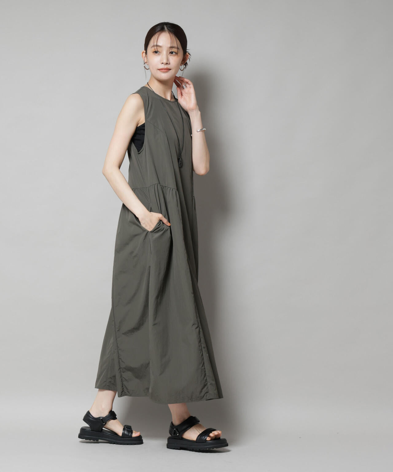 サイドギャザーナイロンワンピース 6735219311