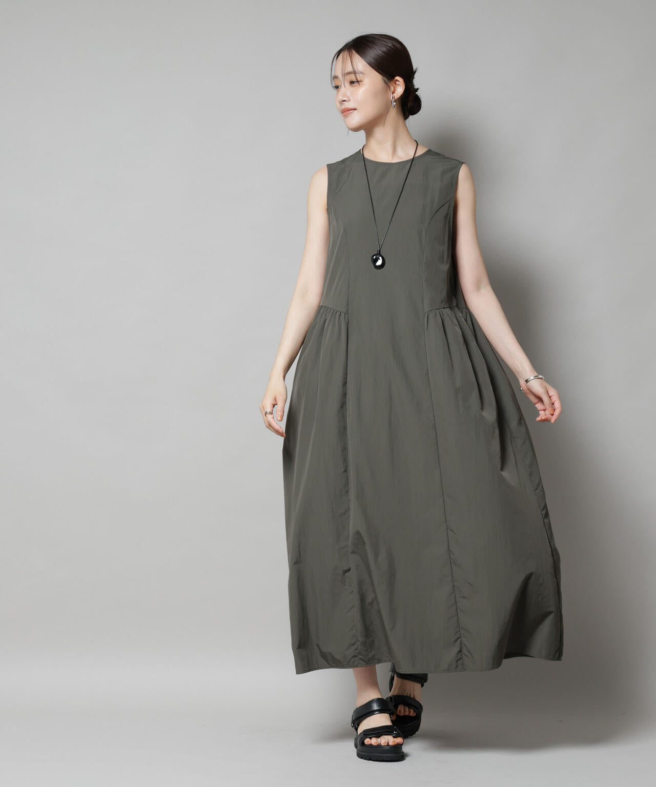 サイドギャザーナイロンワンピース 6735219311