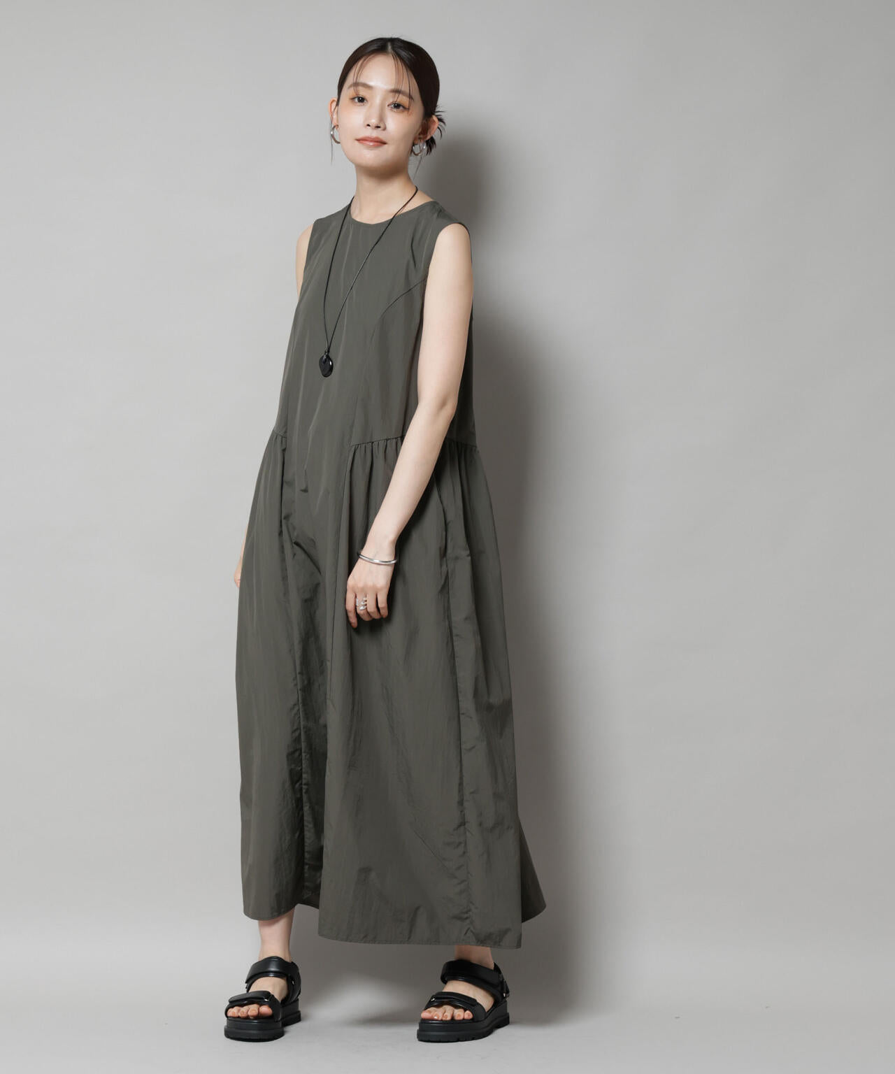 サイドギャザーナイロンワンピース 6735219311