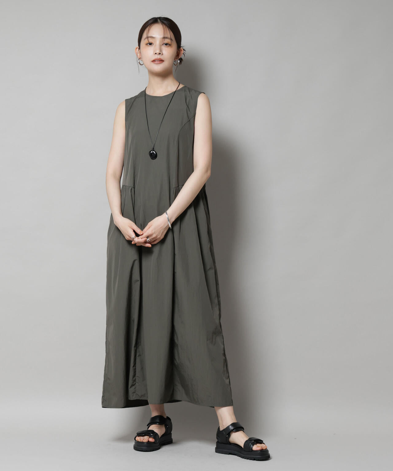 サイドギャザーナイロンワンピース 6735219311