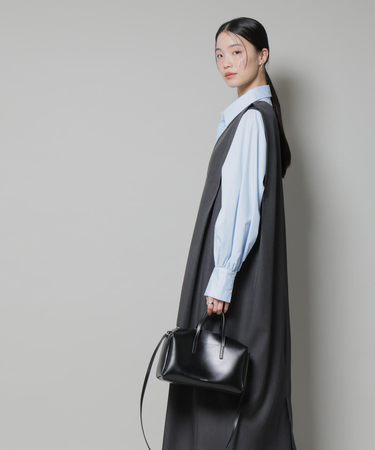 ショルダータックVネックワンピース 6735219323