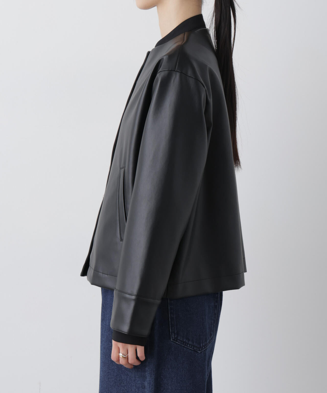 フェイクレザーパールドットノーカラージャケット 6736116302