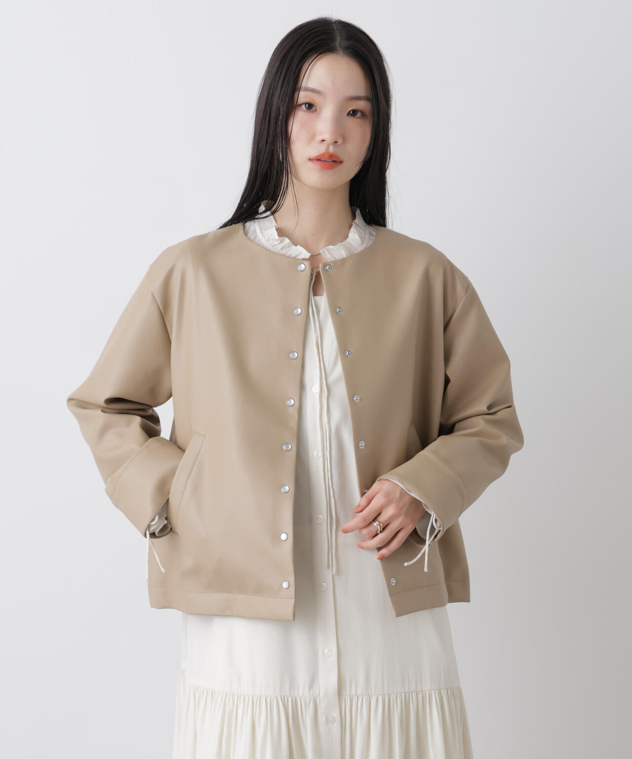 フェイクレザーパールドットノーカラージャケット 6736116302