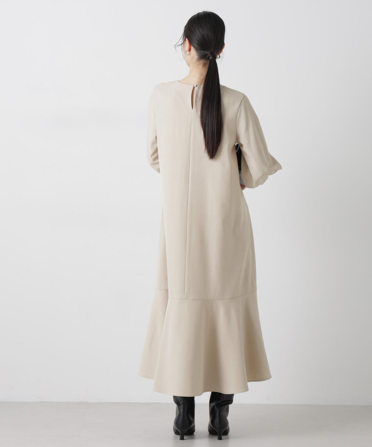 ヘムフレアクルミボタンスリーブワンピース 6736119309