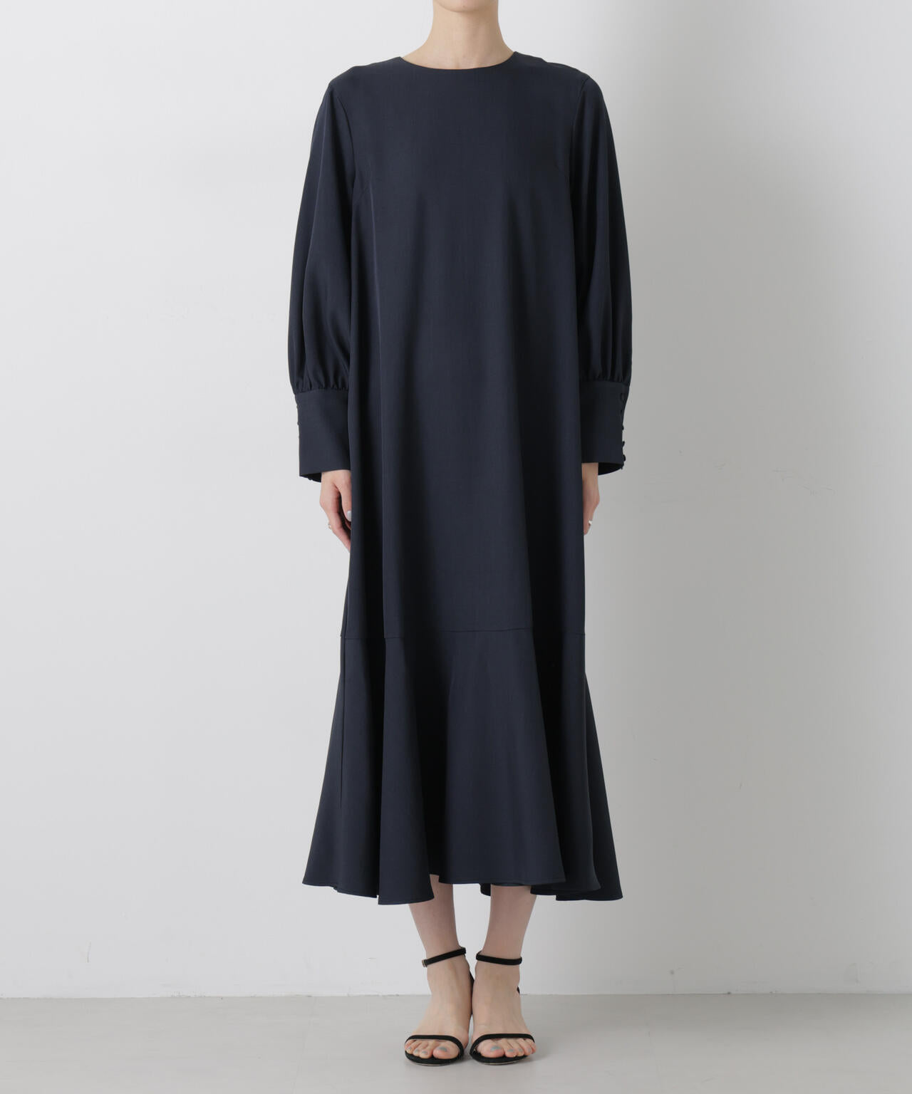 ヘムフレアクルミボタンスリーブワンピース 6736119309