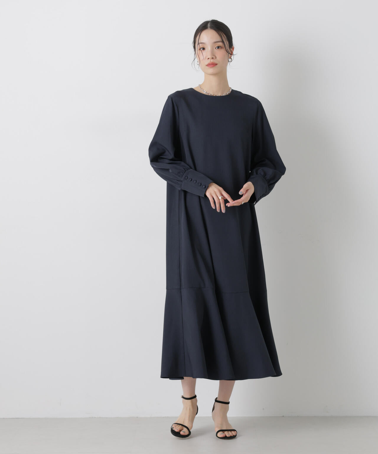 ヘムフレアクルミボタンスリーブワンピース 6736119309