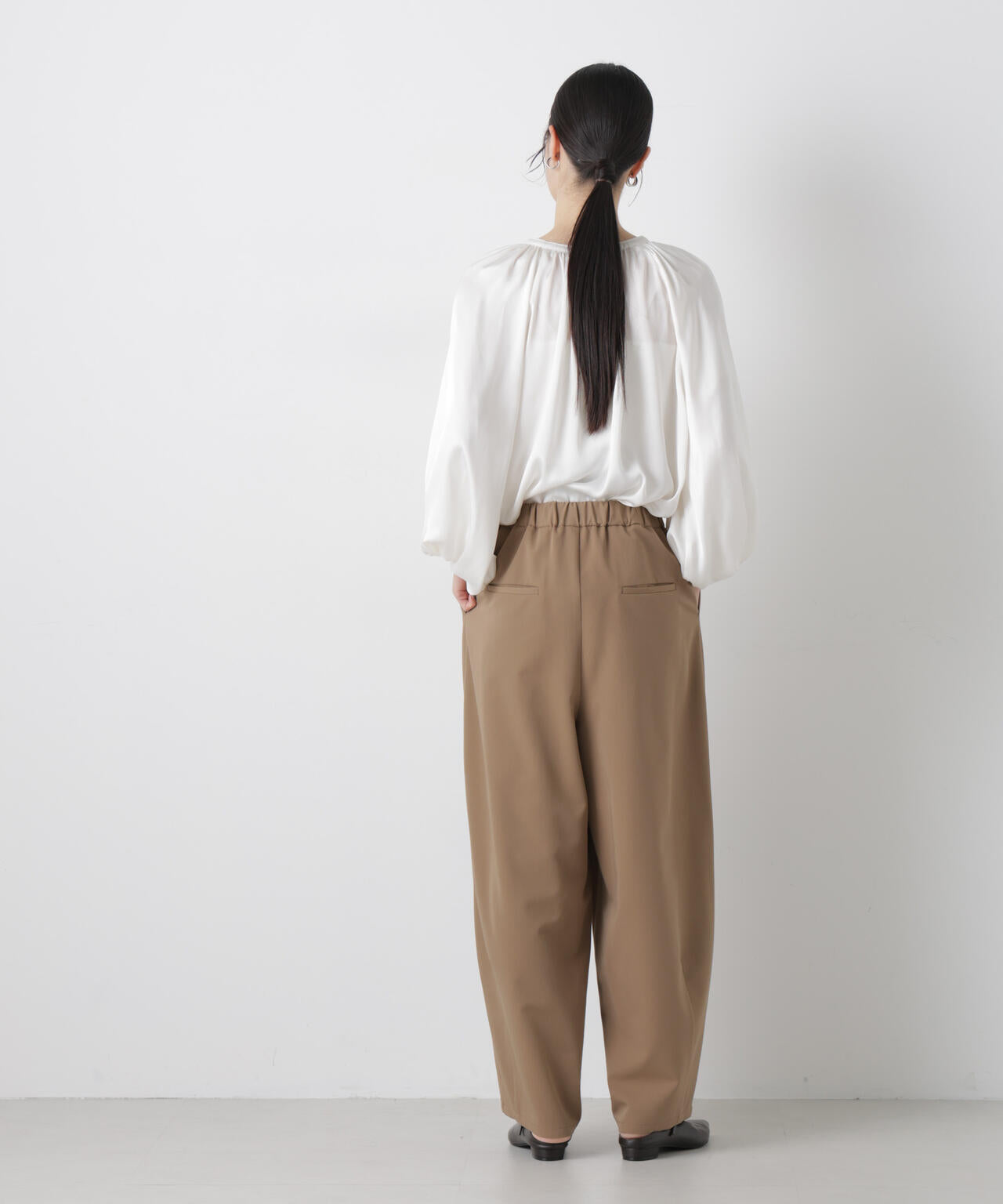 前後2wayサテンボリュームスリーブブラウス 6736120305