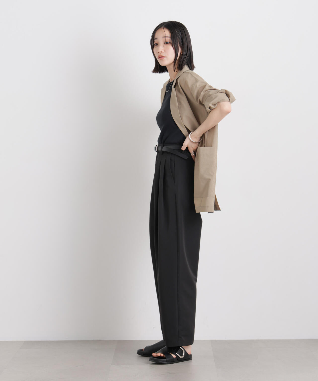 平織りツータックワイドパンツ 6736127316