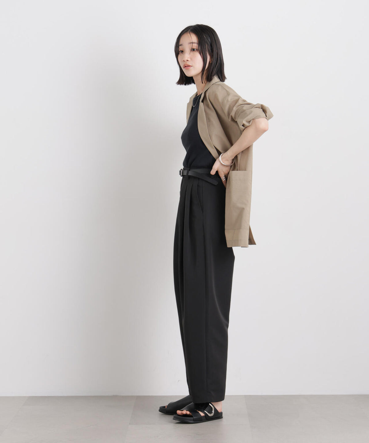 平織りツータックワイドパンツ 6736127316