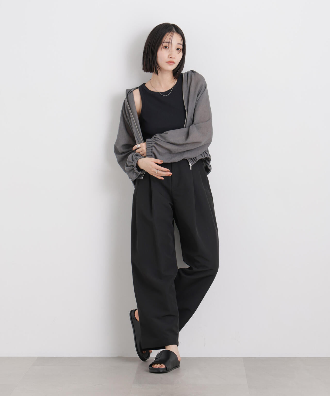 平織りツータックワイドパンツ 6736127316