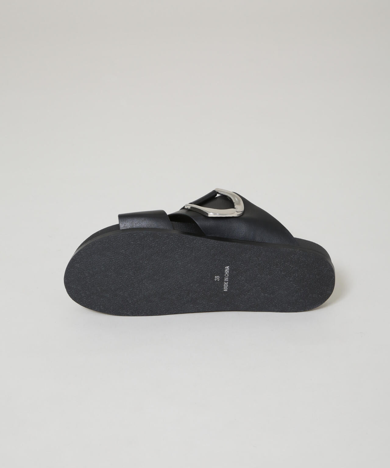 バックルモチーフカバーサンダル 6736135301