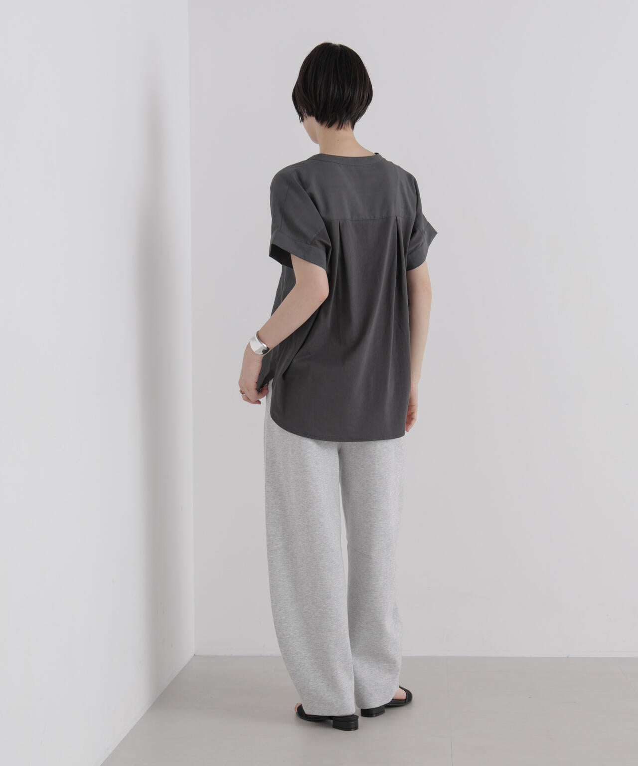 バックカットソー切り替えスキッパーブラウス 6736221312