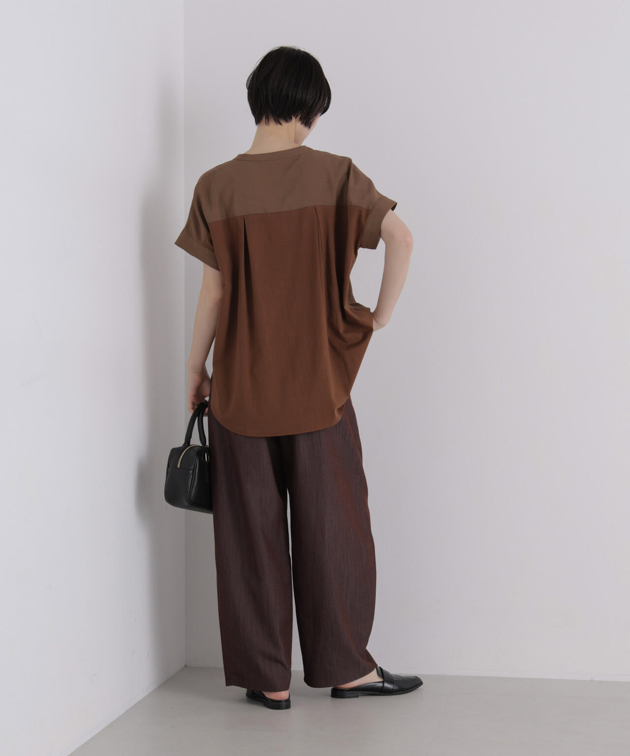 バックカットソー切り替えスキッパーブラウス 6736221312