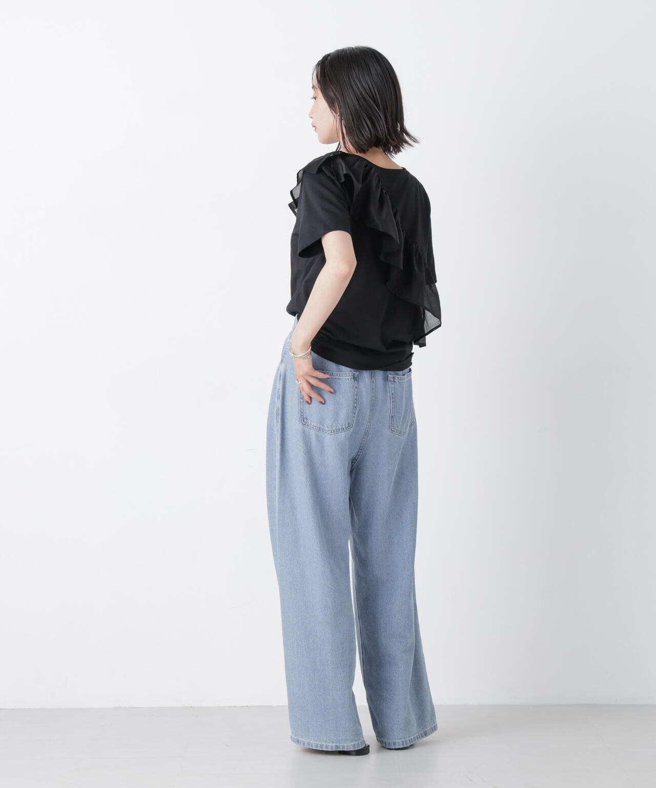 アシンメトリーフリル異素材コンビTシャツ 6736224300