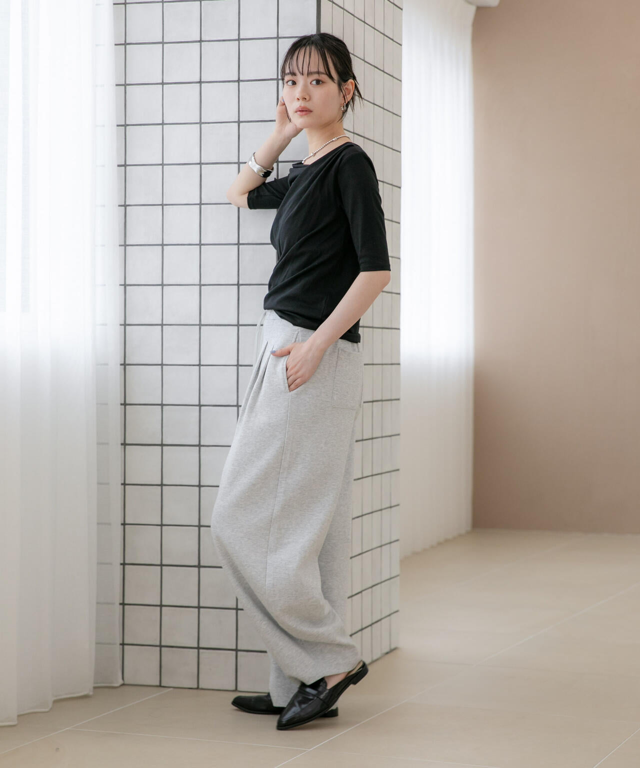WEB限定/タックアシメフライスカットデザイントップス 6736224302
