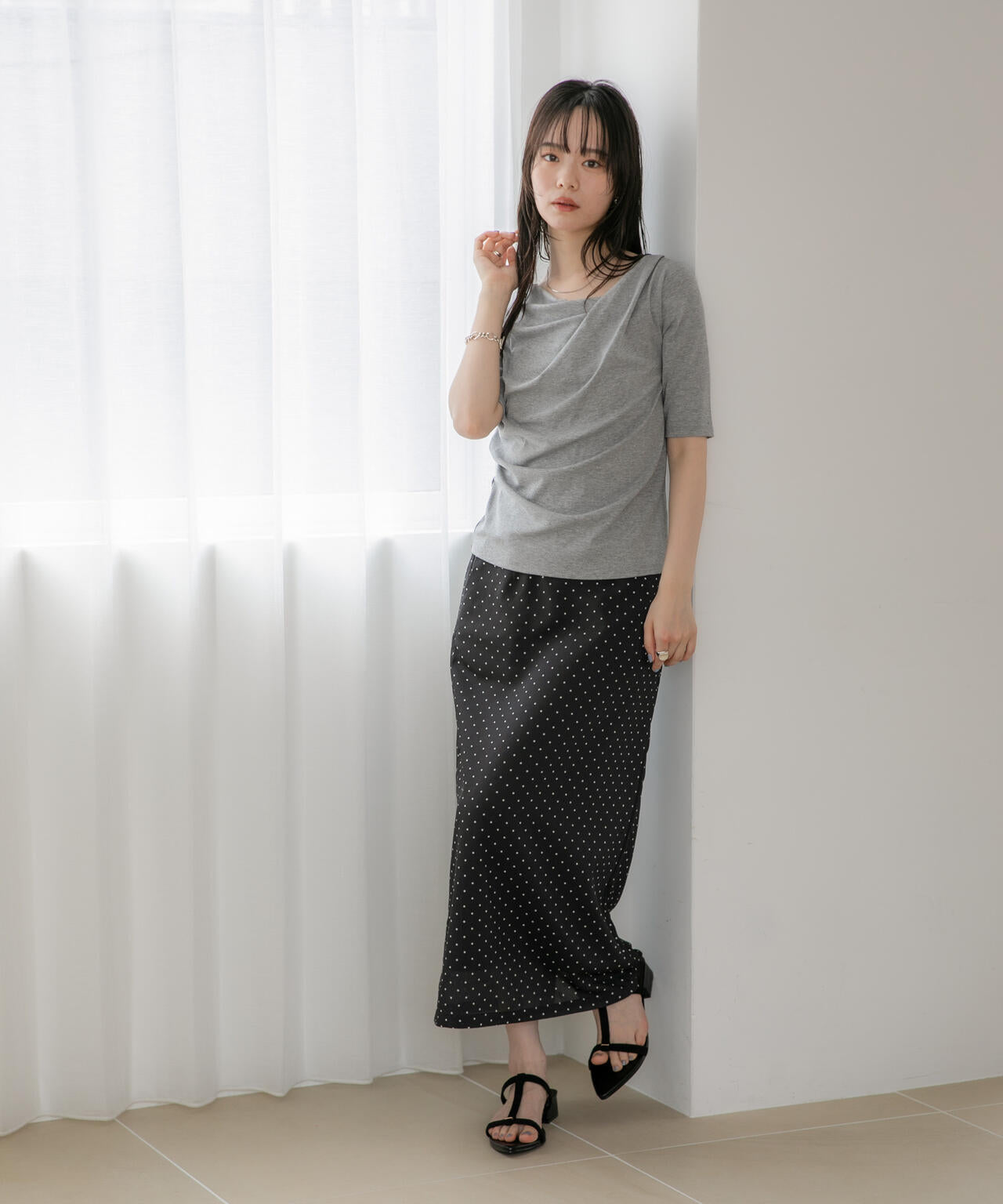 WEB限定/タックアシメフライスカットデザイントップス 6736224302