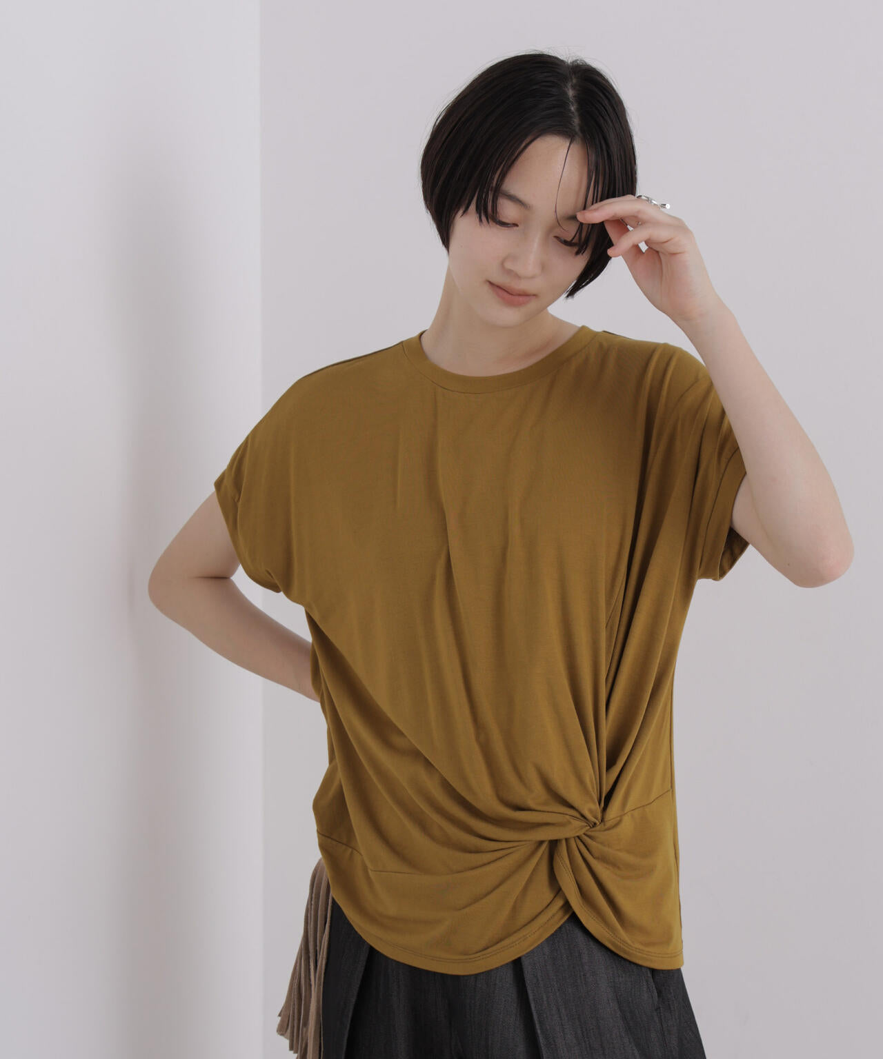 フロントツイストデザインノースリーブカットトップス 6736224305