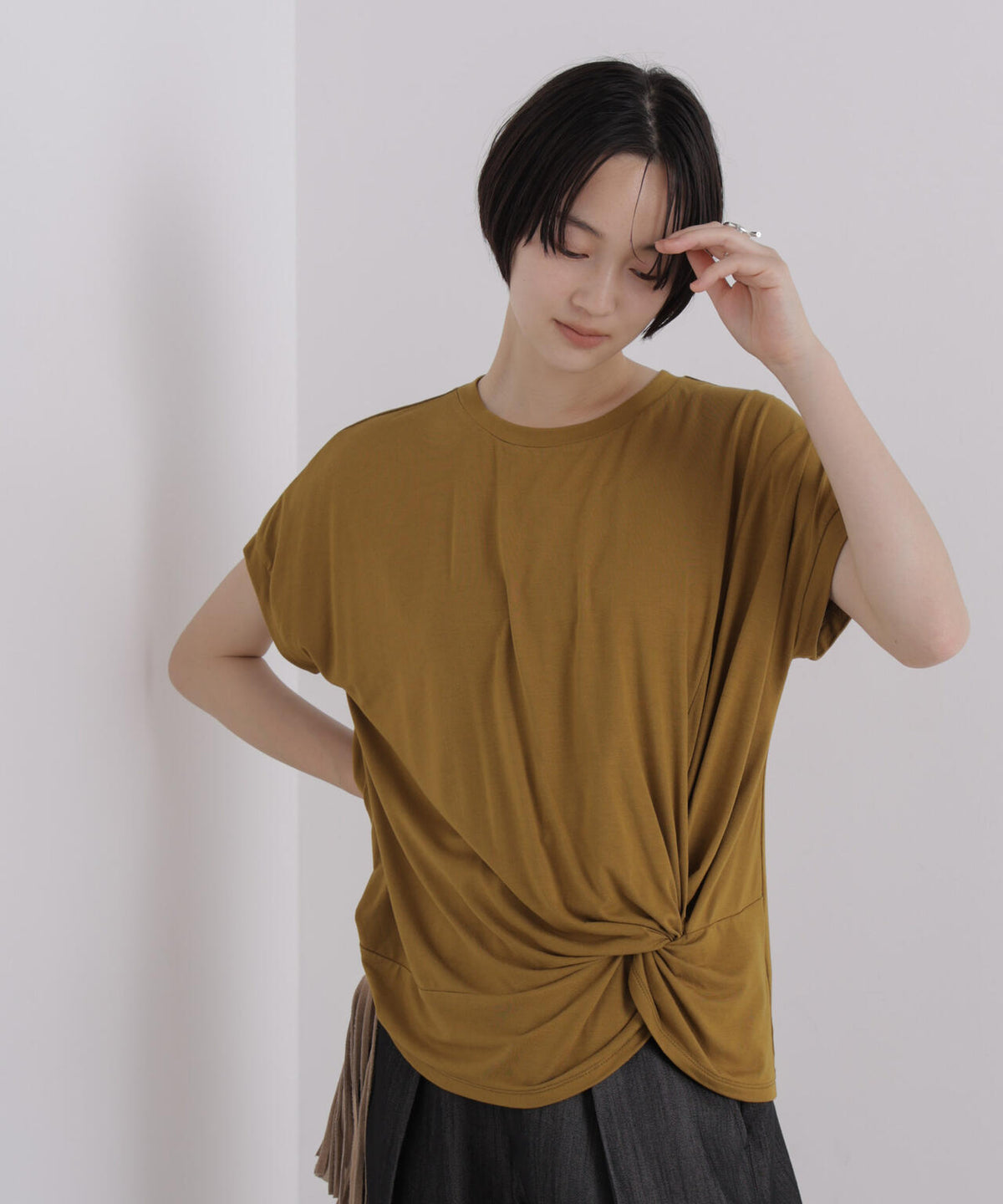 フロントツイストデザインノースリーブカットトップス 6736224305