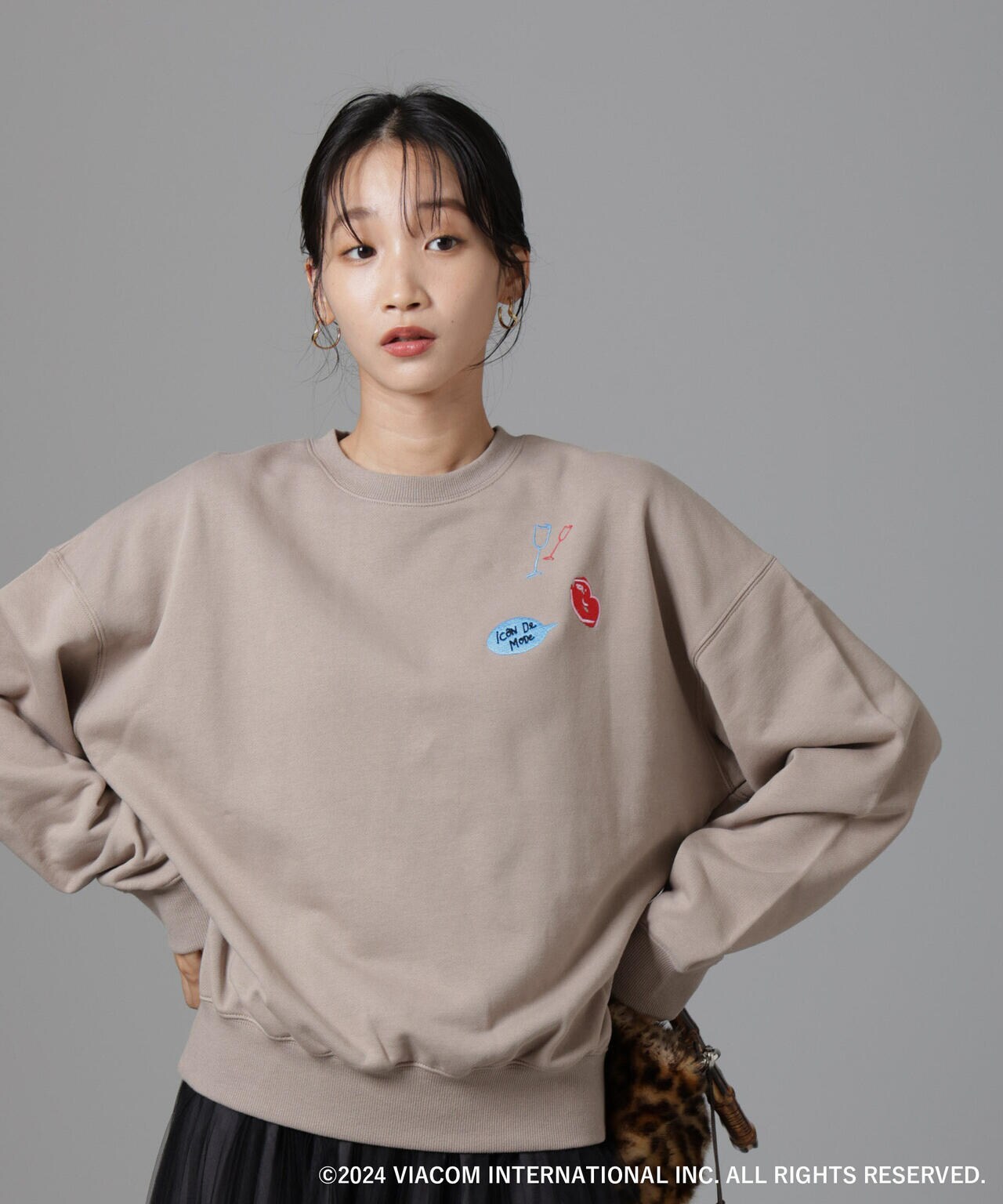 Emily in Paris×FUDGE 別注刺繍スウェット 6694223312