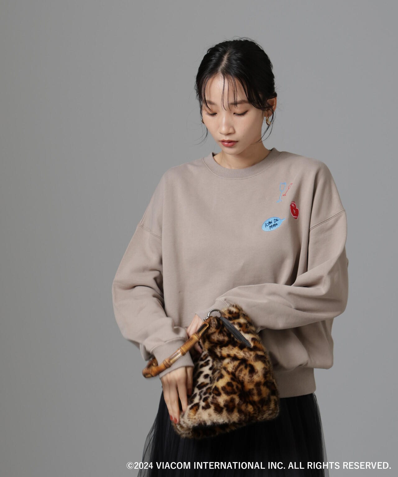 Emily in Paris×FUDGE 別注刺繍スウェット 6694223312