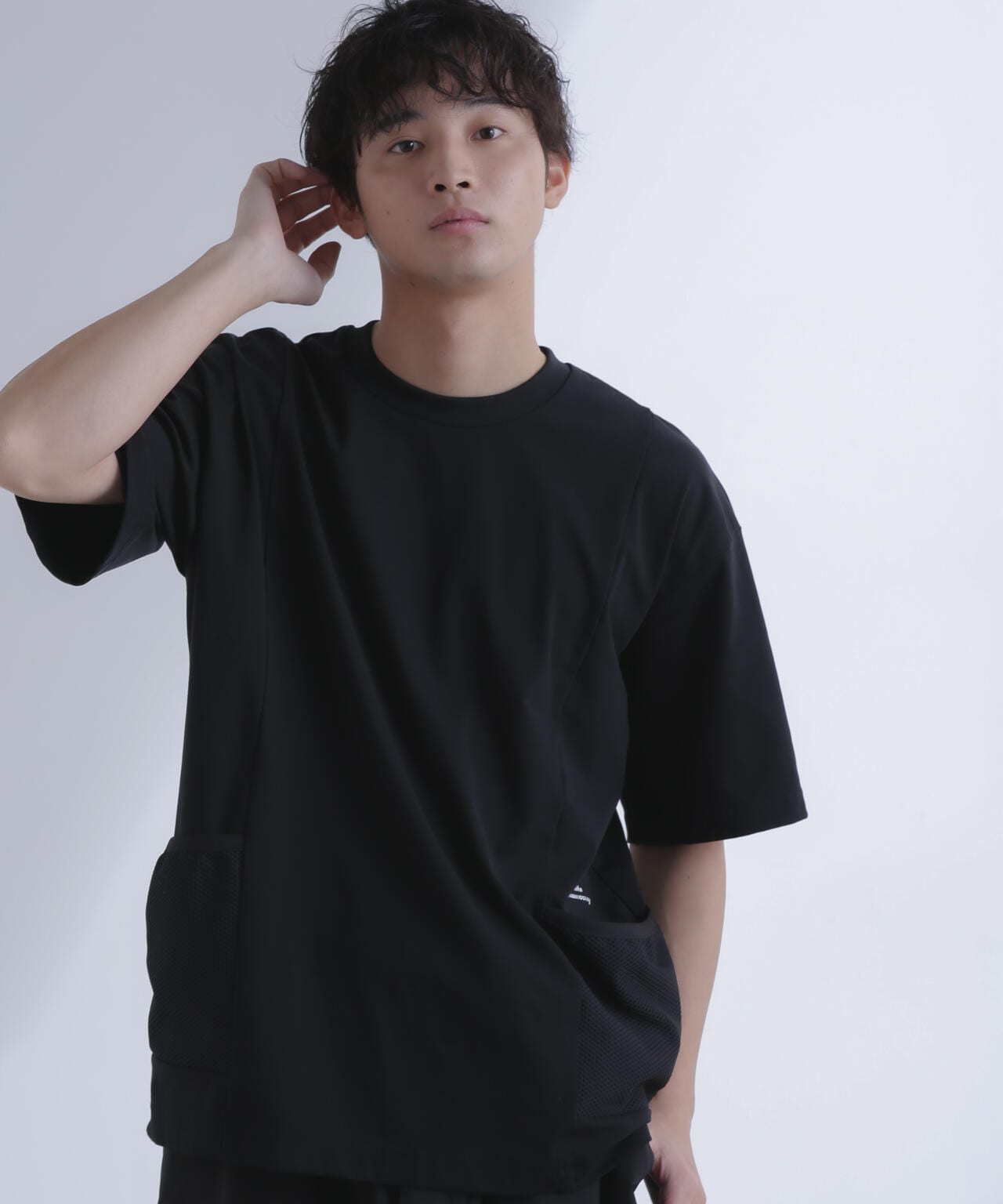 White Mountaineering / SIDE POCKETS T-SHIRT