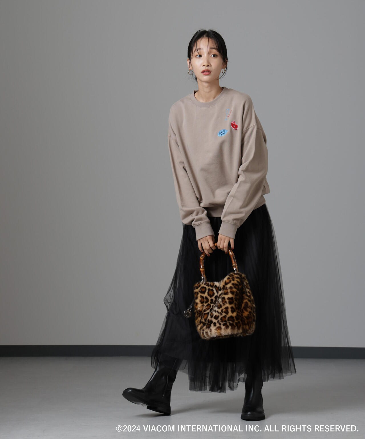 Emily in Paris×FUDGE 別注刺繍スウェット 6694223312