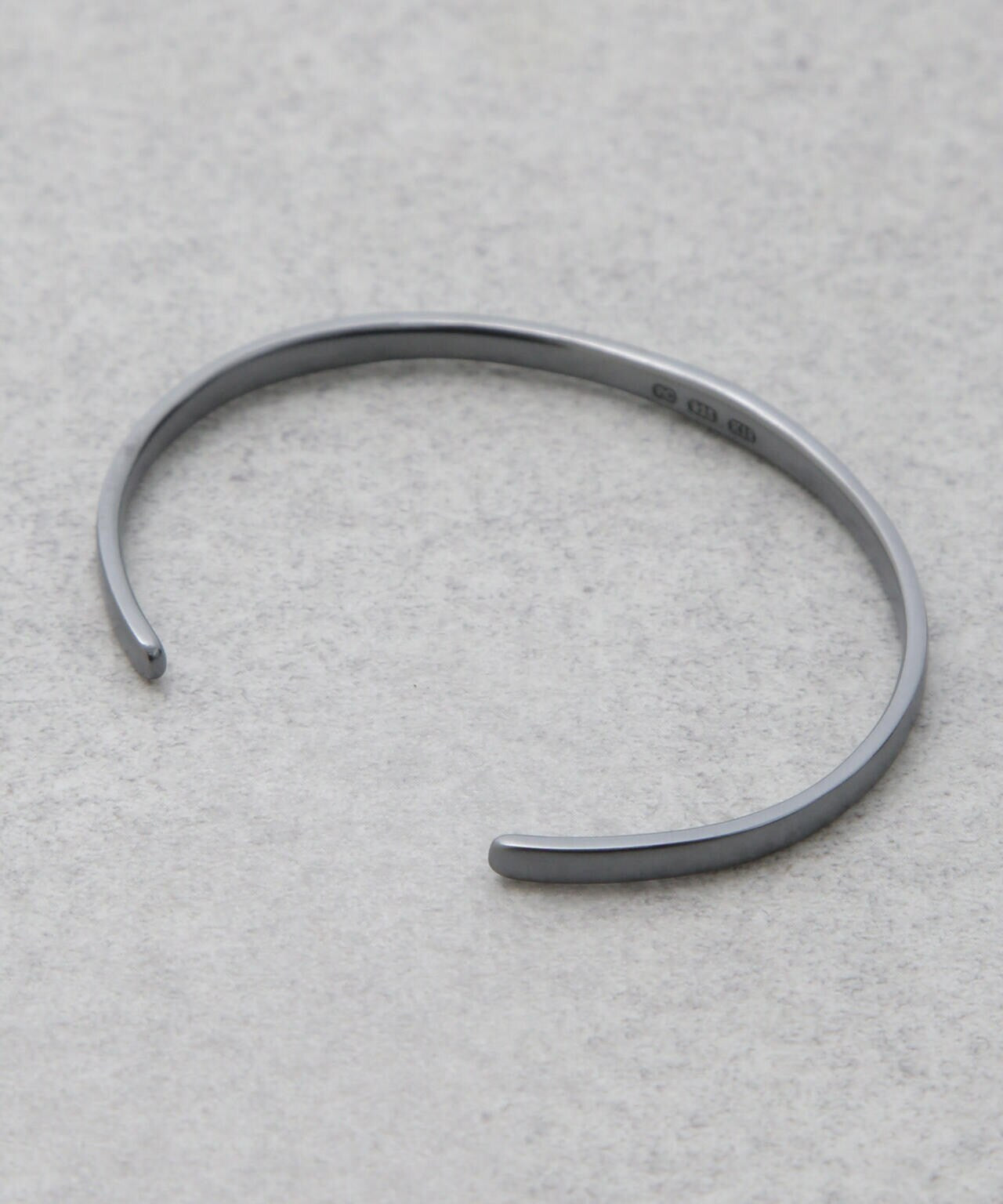 Porter Classic/BLK SILVER BANGLE W/GOLD HEART 6704248011