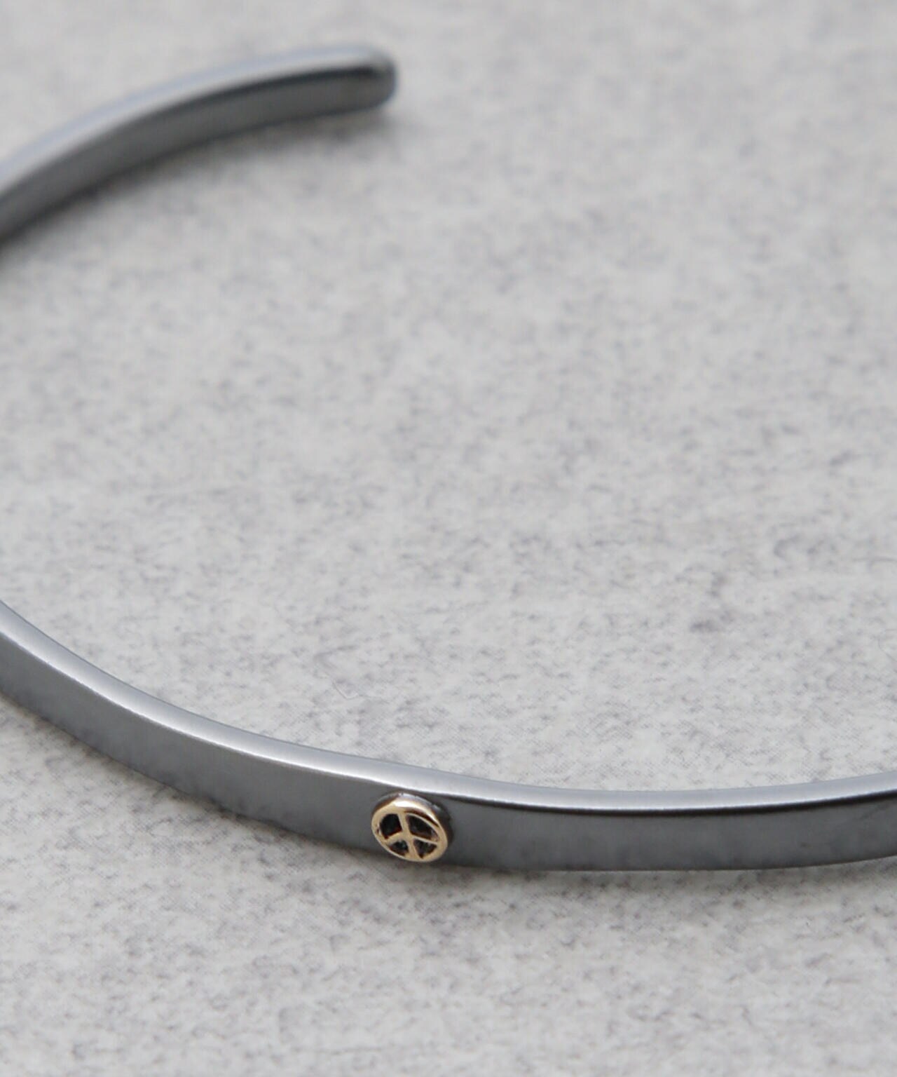 Porter Classic/BLK SILVER BANGLE W/GOLD PEACE 6704248010