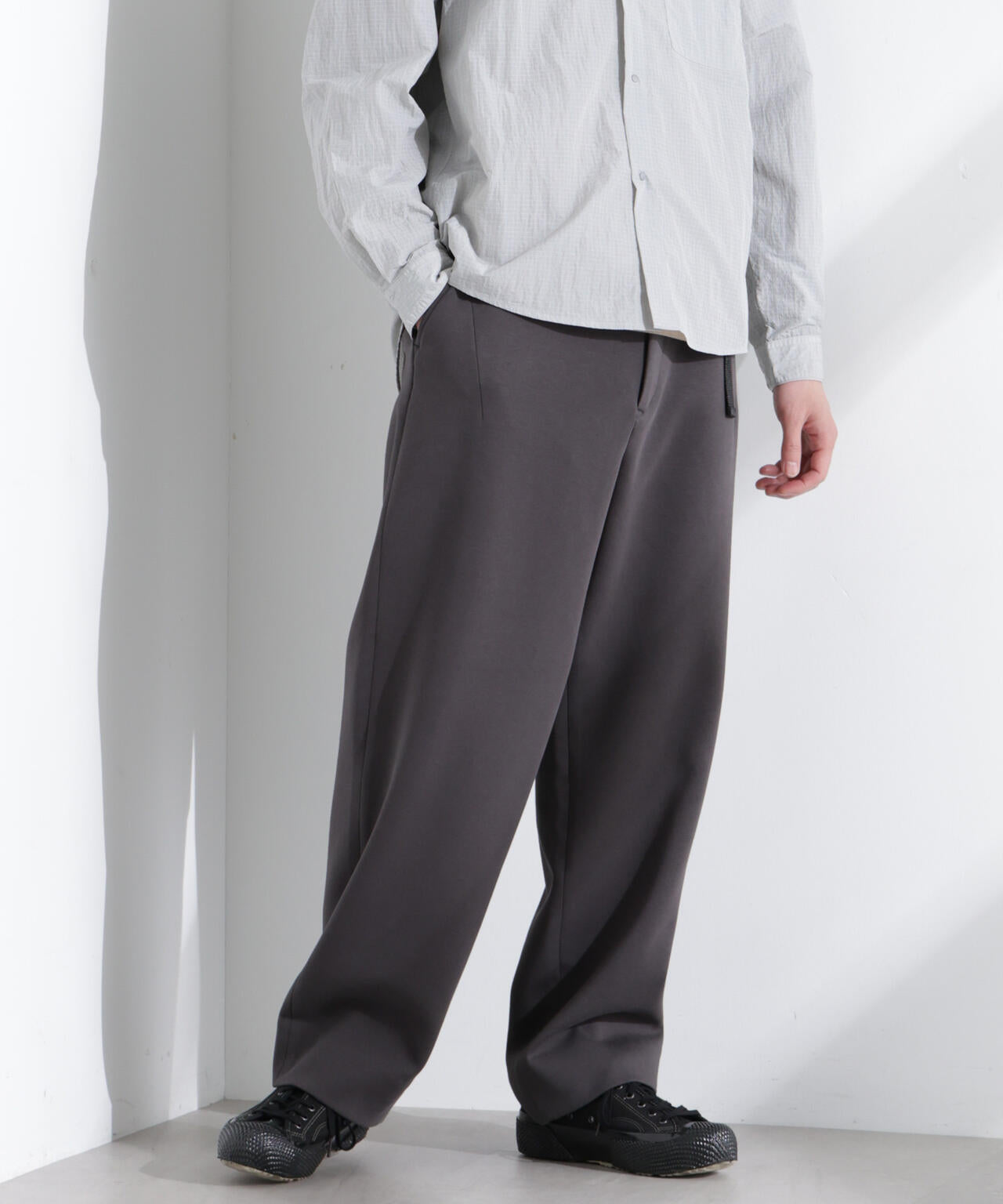 「NJ/CLUB」 ストレッチポンチテーパードパンツ 6685127215