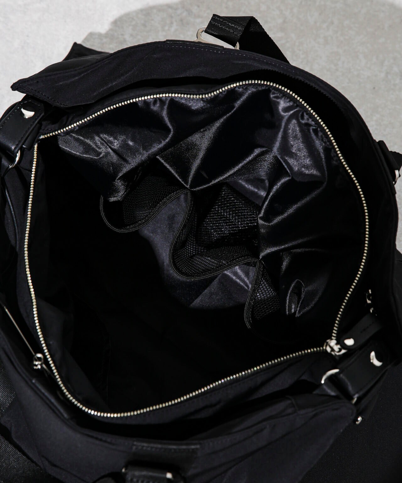 ESSENTIAL LINE」ガーメントドラムバッグ